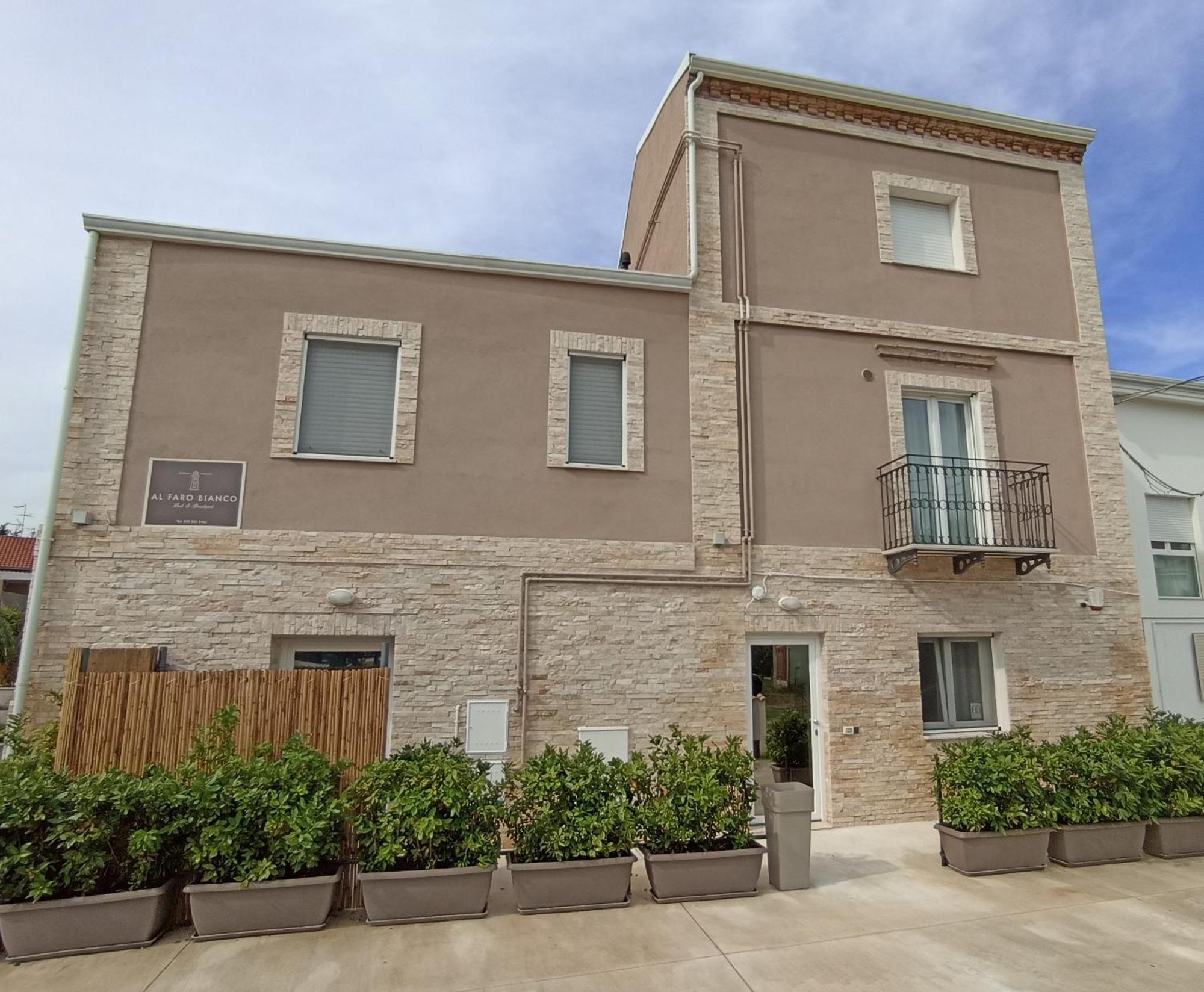 Al Faro Bianco B&B E Residence Con Parcheggio Васто Экстерьер фото